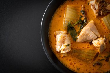 Körili tavuk çorbası Roti ile veya naan tavuk tikka masala - Asya yemeği tarzı