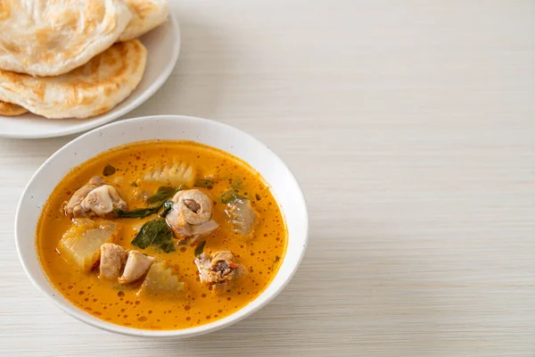 Chicken Curry Soup Roti Naan Chicken Tikka Masala Asian Food — Stockfoto