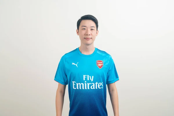 Bangkok Thailand Nov 2021 Ung Asiatisk Man Klädd Arsenal Skjorta — Stockfoto
