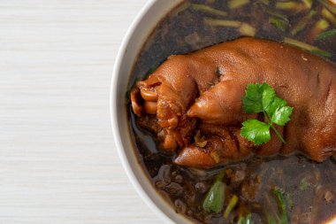 Domuz budu yahnisi ya da domuz budu - Asya yemeği tarzı