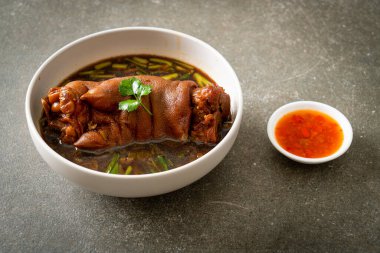 Domuz budu yahnisi ya da domuz budu - Asya yemeği tarzı
