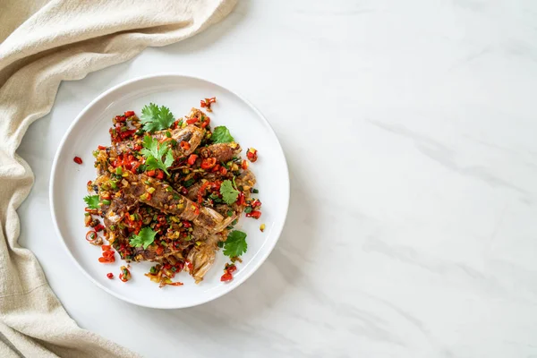 Kızarmış Mantid Karidesi ya da Acılı ve Tuzlu Kerevit Deniz Ürünleri Stili