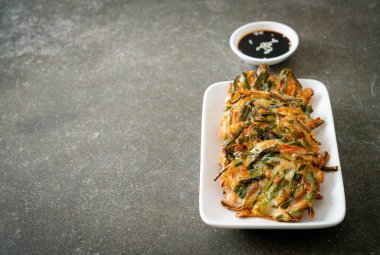 Pajeon veya Kore gözlemesi veya Kore pizzası - Kore geleneksel yemek tarzı