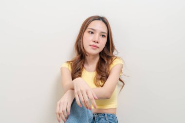 Portre güzel Asyalı kadın stresi, ciddi, endişe ya da şikayet