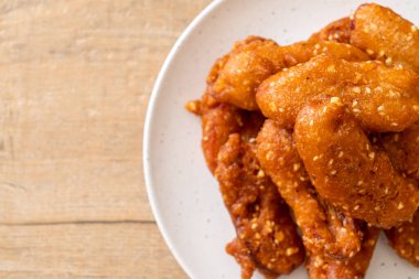 Tayland usulü susamlı kızarmış muz.