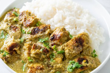 Yeşil körili Afgan tavuğu ya da Hariyali tikka tavuklu Hara masala - Asya usulü