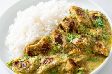 Yeşil körili Afgan tavuğu ya da Hariyali tikka tavuklu Hara masala - Asya usulü