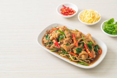 Çin kereviziyle Kızarmış Balık - Asya usulü