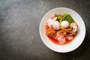 (Yen-Ta-Four) - Tayland usulü erişteli soya peyniri ve balık köftesi - Asya usulü