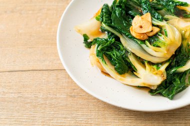 bebek Çin lahanası istiridye soslu ve sarımsaklı - Asya yemeği tarzı