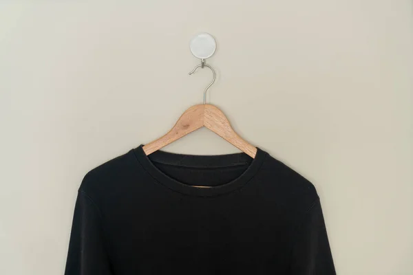 Black Sweater Hanging Wood Hanger Wall – stockfoto