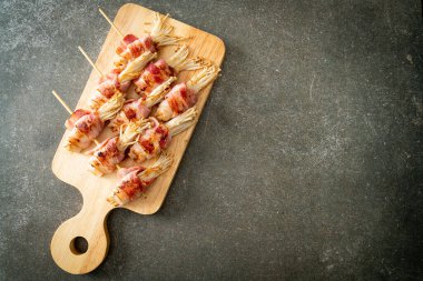 Pastırmalı Altın İğne Mantar Şişleri