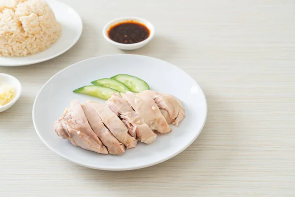 Nasi Ayam Hainan Atau Nasi Dikukus Dengan Sup Ayam Gaya — Stok Foto