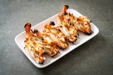 ızgara nehir karidesi veya peynirli karides - deniz ürünleri tarzı