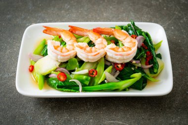 Karidesli baharatlı Çin Kale Salatası - Asya usulü