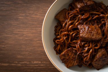Jjapaguri ya da Chapaguri, Kore Kara Fasulye Baharatlı Erişte - Kore usulü