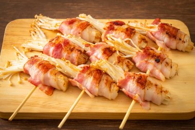 Pastırmalı Altın İğne Mantar Şişleri