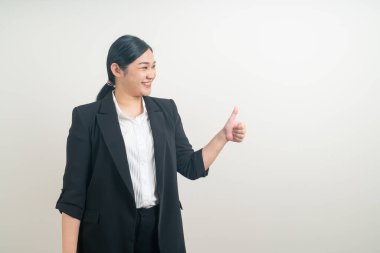 Beyaz arka planı olan Asyalı kadın portresi