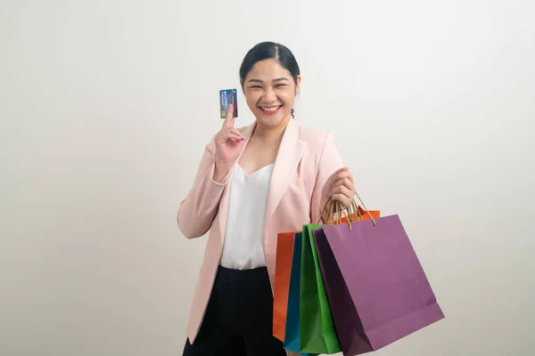 Mulher Asiática Segurando Saco Compras Cartão Crédito Mão Com Fundo — Fotografia de Stock