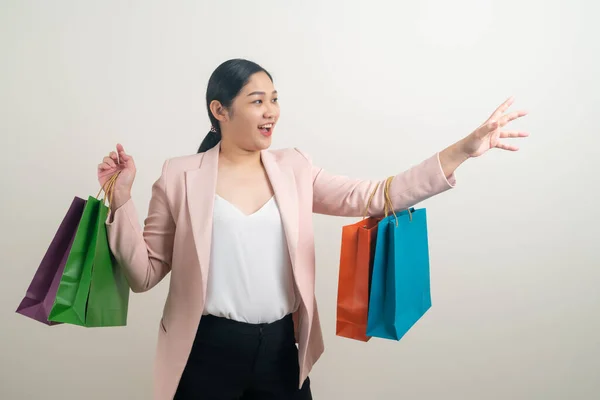 Asiatico Donna Holding Shopping Bag Mano Con Bianco Sfondo — Foto Stock