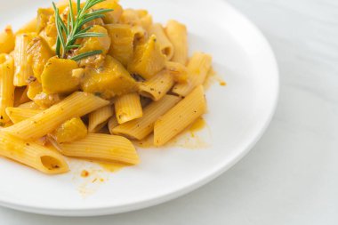 kabaklı makarna alfredo sosu - vejetaryen ve vejetaryen yemek tarzı