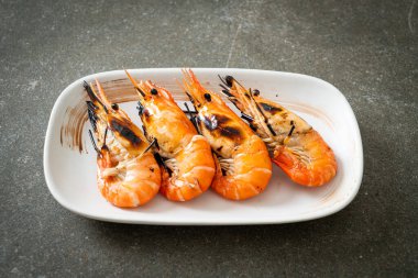 Izgara nehir karidesi ya da karides - deniz ürünleri tarzı
