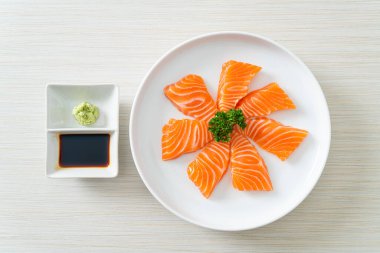Taze Somon Çiğ Sashimi - Japon yemek tarzı