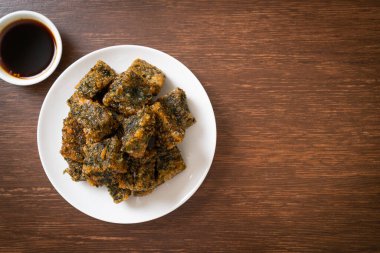 Kızarmış Çin soğanlı börek, Asya usulü.