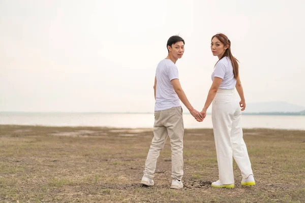 Joyeux Jeune Couple Asiatique Mariée Marié Shirt Prêt Pour Mariage — Photo