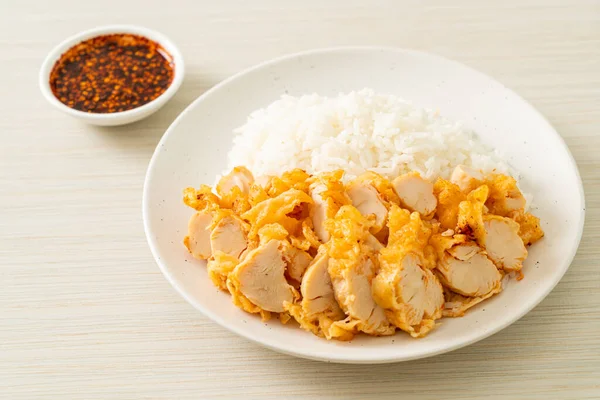 Fried Chicken Topped Rice Spicy Dipping Sauce — Stock Photo, Image