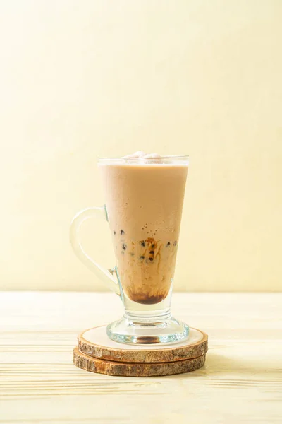 泡のある台湾ミルクティー 人気のアジアドリンク — ストック写真