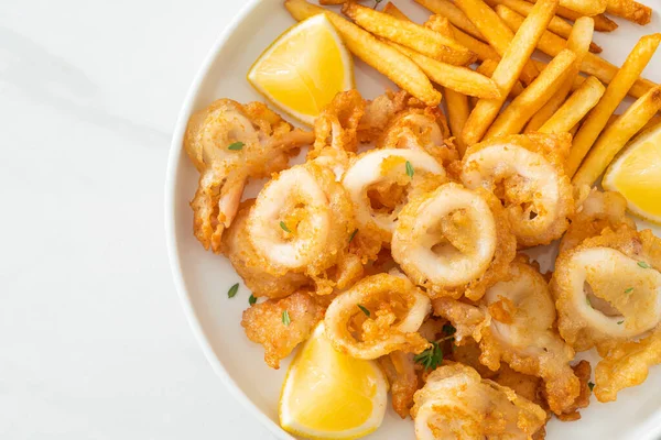 Calamari Gebratener Tintenfisch Oder Tintenfisch Mit Pommes — Stockfoto