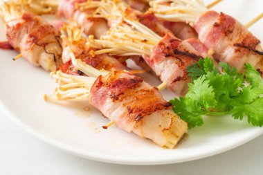 Pastırmalı Altın İğne Mantar Şişleri