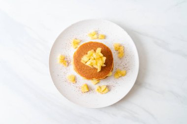 Elmalı krep ya da tarçın tozlu elmalı krep.