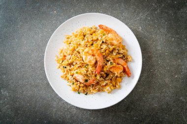 Tayland usulü ev yapımı kızarmış karides. Asya usulü.