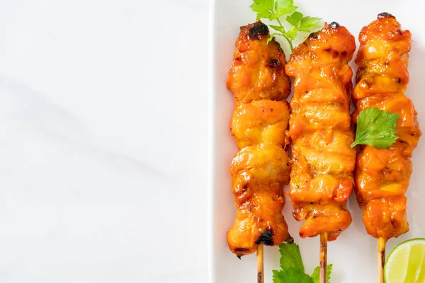 Grilled Chicken Skewer Herbs Spices Plate — Stock Photo, Image