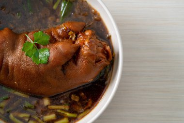 Domuz budu yahnisi ya da domuz budu - Asya yemeği tarzı