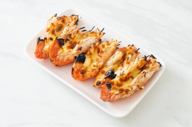 ızgara nehir karidesi veya peynirli karides - deniz ürünleri tarzı