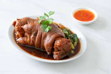 Domuz budu yahnisi ya da domuz budu - Asya yemeği tarzı