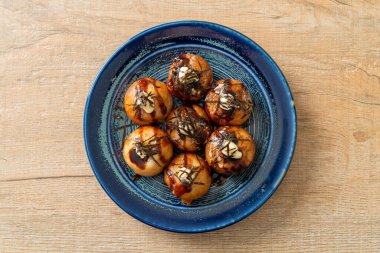 Takoyaki köftesi ya da ahtapot köftesi - Japon yemeği tarzı.