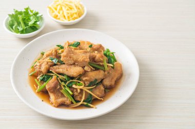 Çin kereviziyle Kızarmış Balık - Asya usulü