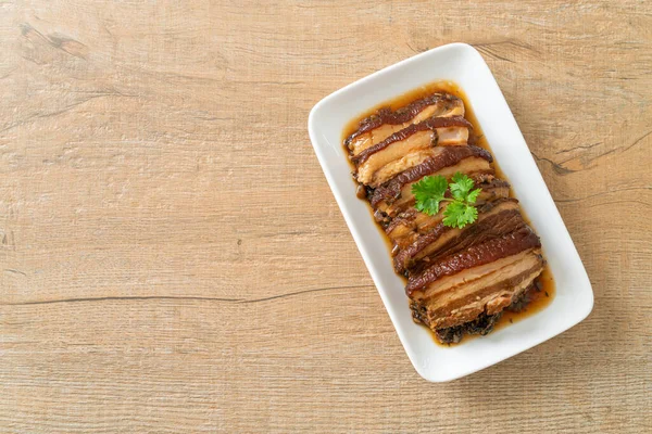 Mei Cai Kou Rou Stoom Buik Varkensvlees Met Zwaluwmosterd Cubbage — Stockfoto