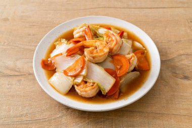 Karidesli kızarmış Çin lahanası.