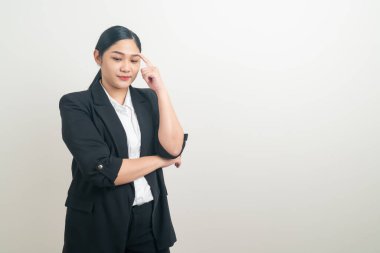 Beyaz arka planlı Asyalı kadın portresi