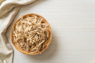 Kurutulmuş küçük çıtır balık.