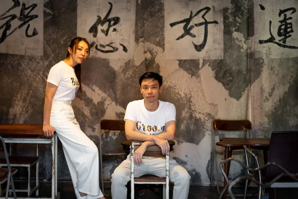 Ευτυχισμένο Νεαρό Ζευγάρι Ασιατών Shirt Γάμου Και Γαμπρού Έτοιμο Για — Φωτογραφία Αρχείου