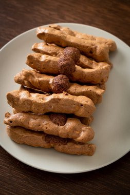 Tabakta çikolatalı pasta - Fransız yemeği ve tatlı tarzı