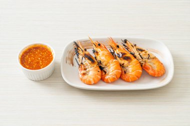 Izgara nehir karidesi ya da karides - deniz ürünleri tarzı