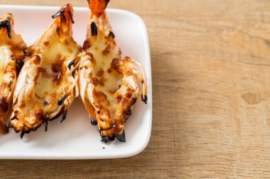 ızgara nehir karidesi veya peynirli karides - deniz ürünleri tarzı