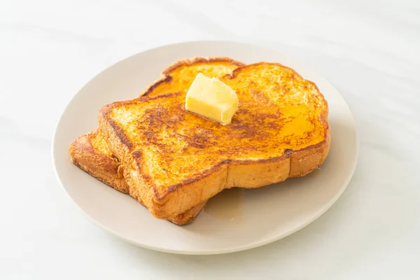 法国烤着黄油和蜂蜜当早餐 — 图库照片